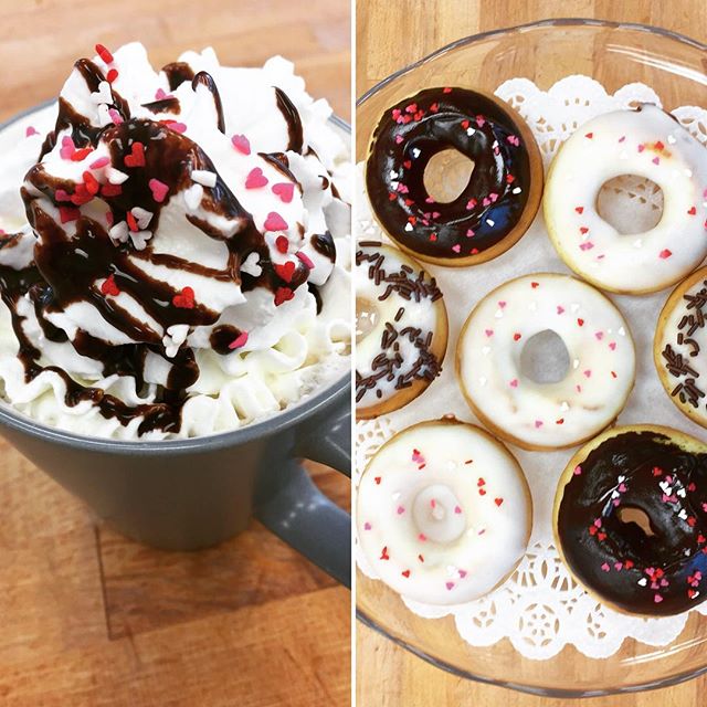 edgeofsweetness's tweet photo. Baby it’s cold outside! And snowy and blowy and wet! Get on over here for some “heart” warming Hot Chocolate and Donuts! Stay for the free WiFi and make a day of it! #snowmygawd #hotchocolate #donuts #freewifi #bagels #croissants #salads #sandwiches #edgeofsweetness #edgewaterchi https://t.co/YufXcIGRZz