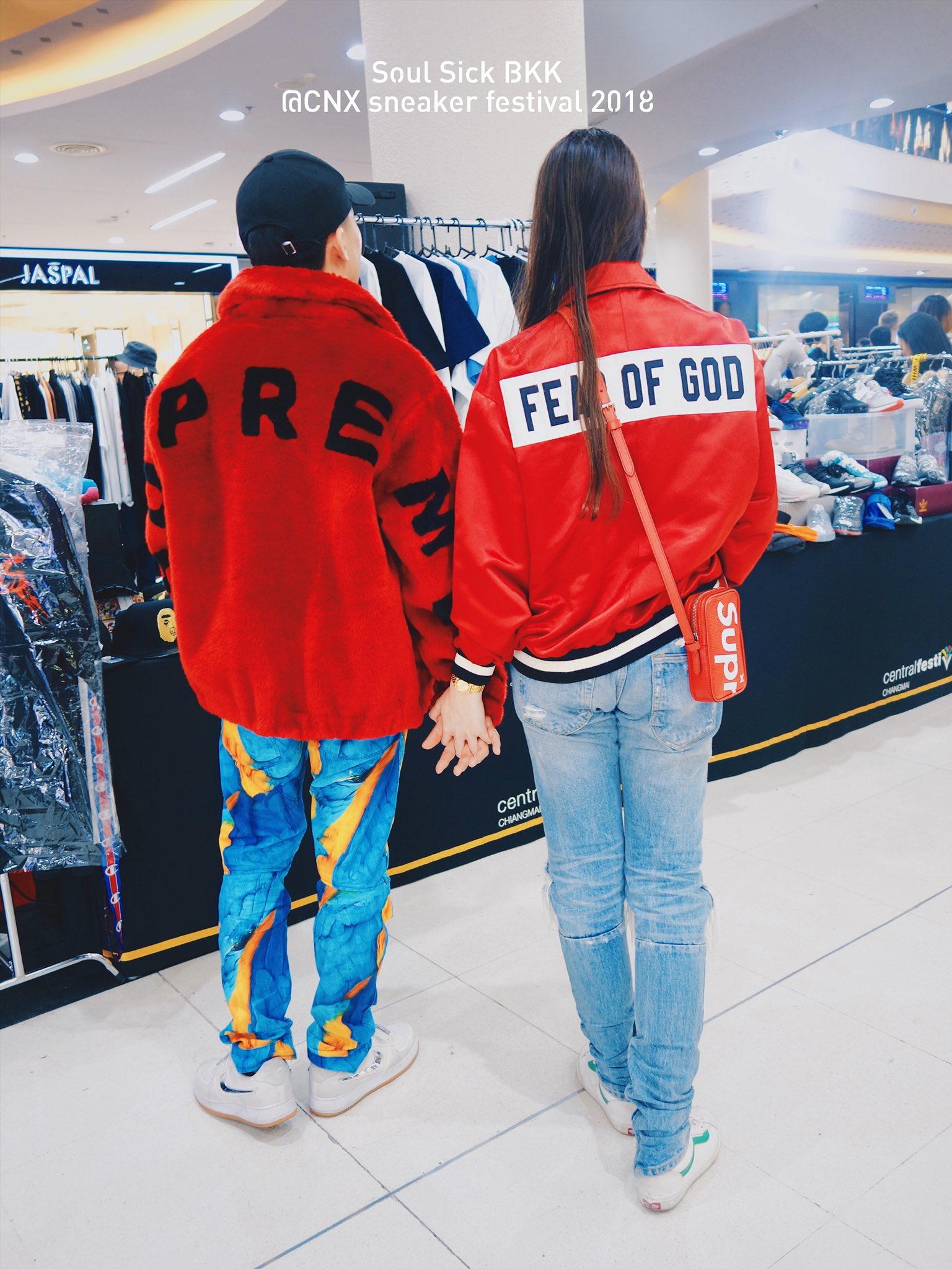 Sweater sales couple supreme