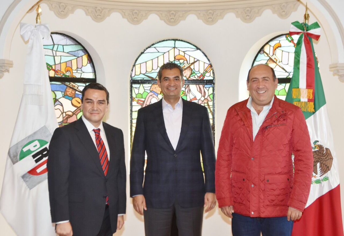 willy_schz's tweet photo. Muchas Felicidades Lic. @rubenmoreiravdz por su nombramiento como Secretario de Organización @organizacioncen del @PRI_Nacional , con su liderazgo trabajando en equipo con nuestro Presidente @EnriqueOchoaR ¡Llevaremos a la victoria a @JoseAMeadeK #EnTodasPartes ! https://t.co/RtNNquKrlG