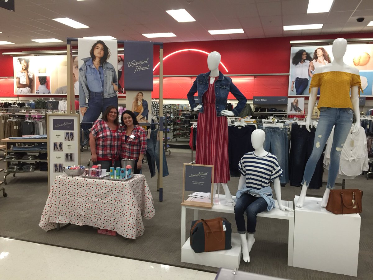 The Team and Guest at 2486 are excited for #UniversalThread !!