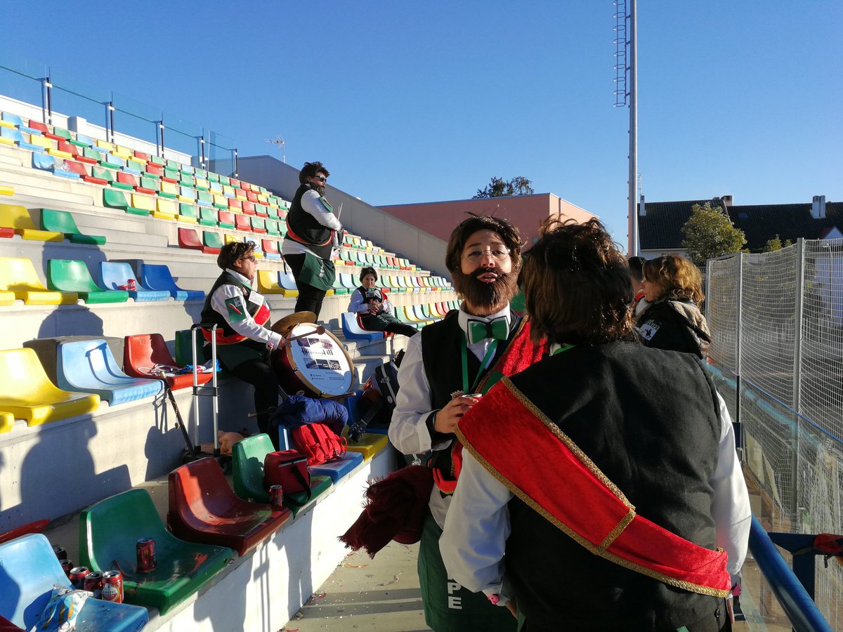 La murga <a href="/murga20dcopas/">Jack Juddsons</a> también ha estado apoyando al <a href="/SantaBadajoz/">Santa Teresa C.D.</a> que finalmente ha perdido 0-3...