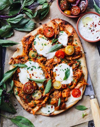 CookItMedia's tweet image. How do we love working with food bloggers? Let us count the ways! But one amazing perk is spending time with them and their inspiring recipes. Currently inspired by this  Tomato-Garlic Chicken Naan Pizza from @thedaleyplate.