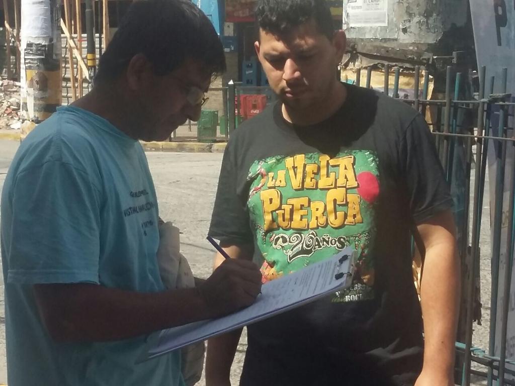 UyOLomas's tweet photo. #FirmazoDeCarnaval en Budge por nuestros derechos. #Firmazo https://t.co/5sU5bbTgoo