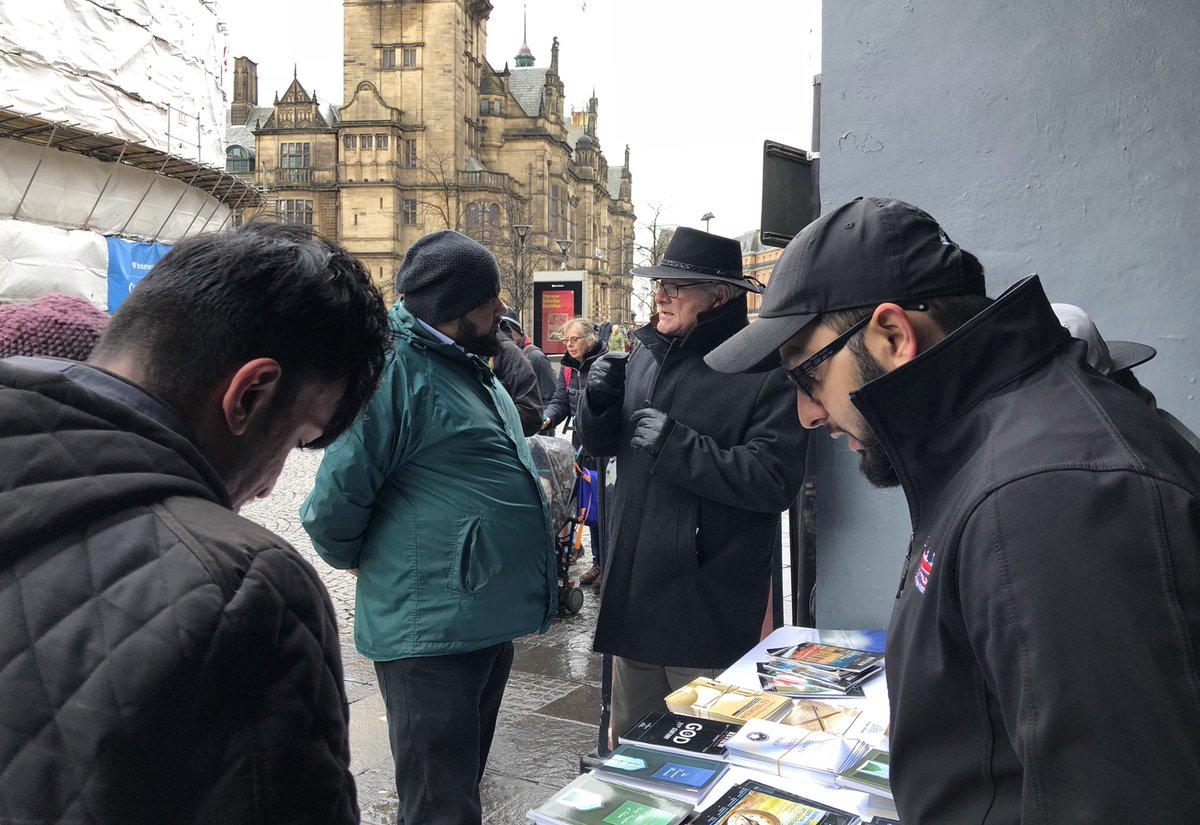 MKASheffield's tweet photo. Despite rain &amp; cold weather Young Ahmadi Muslim spend their weekend by promoting &amp; spreading true teaching of #Islam in #Sheffield High Street. #Trueislam https://t.co/trI5EIoCey