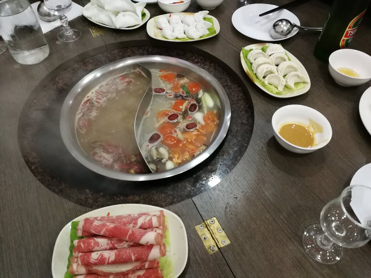 carolina_meglio's tweet photo. #oggiviconsiglio l' #HotPot: un metodo di cottura asiatico molto particolare, caldissimo e gustoso! È uno dei pochissimi a Roma, se non l'unico, e si può provare con una grande varietà di ingredienti da cuocere presso il ristorante #Gemma.
#intergustando
#personalfooder
#smm18 https://t.co/oTNQhnFdyG