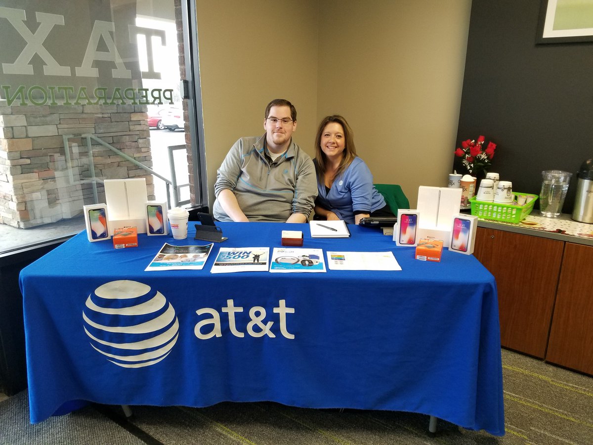 AtMiddletown's tweet photo. Team Middletown loving our table event out of H&amp;R Block in Cromwell today!@AtMiddletown @Bowman_Ana2020 #OurNE #LifeAtAtt https://t.co/LkTPxipS2m