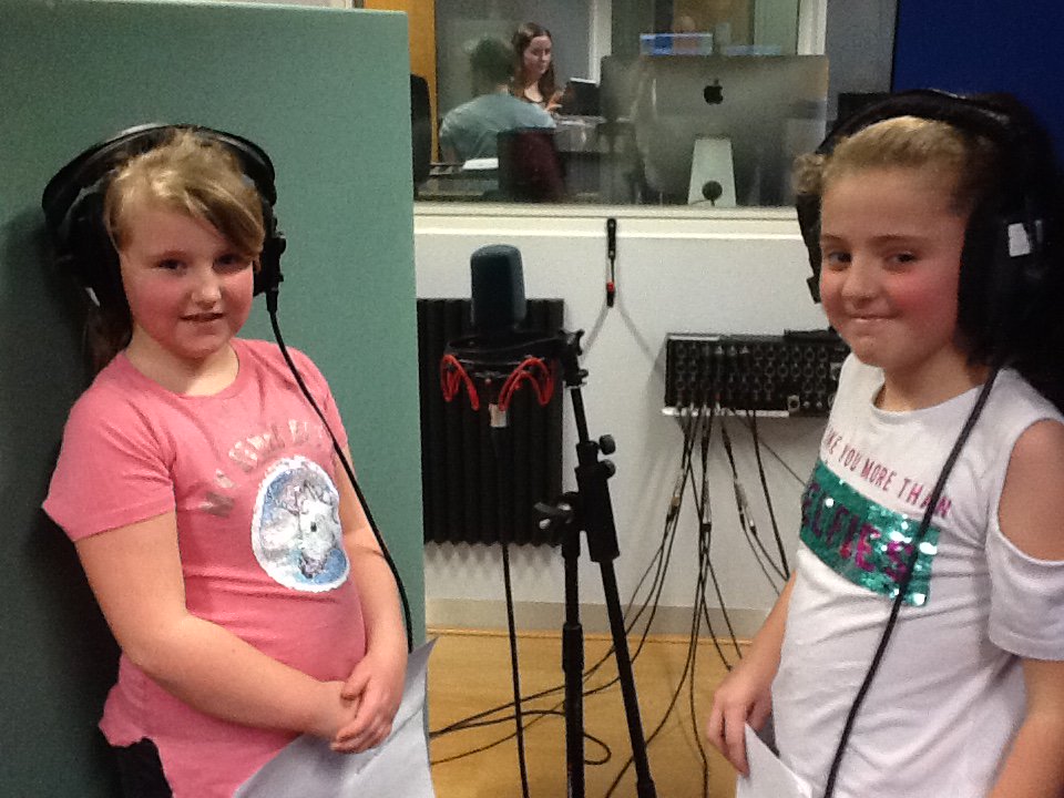 dswdenise69's tweet photo. Fabulous time with @stgilesacad school choir and Ermine Academy school choir....recording at Lincoln Uni. Very proud of each and everyone....Huge thanks to Wil ,band and producers . https://t.co/Uh7Zob5TJe