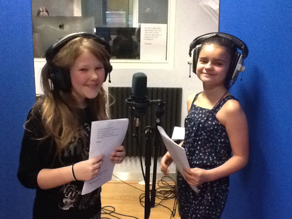 dswdenise69's tweet photo. Fabulous time with @stgilesacad school choir and Ermine Academy school choir....recording at Lincoln Uni. Very proud of each and everyone....Huge thanks to Wil ,band and producers . https://t.co/Uh7Zob5TJe