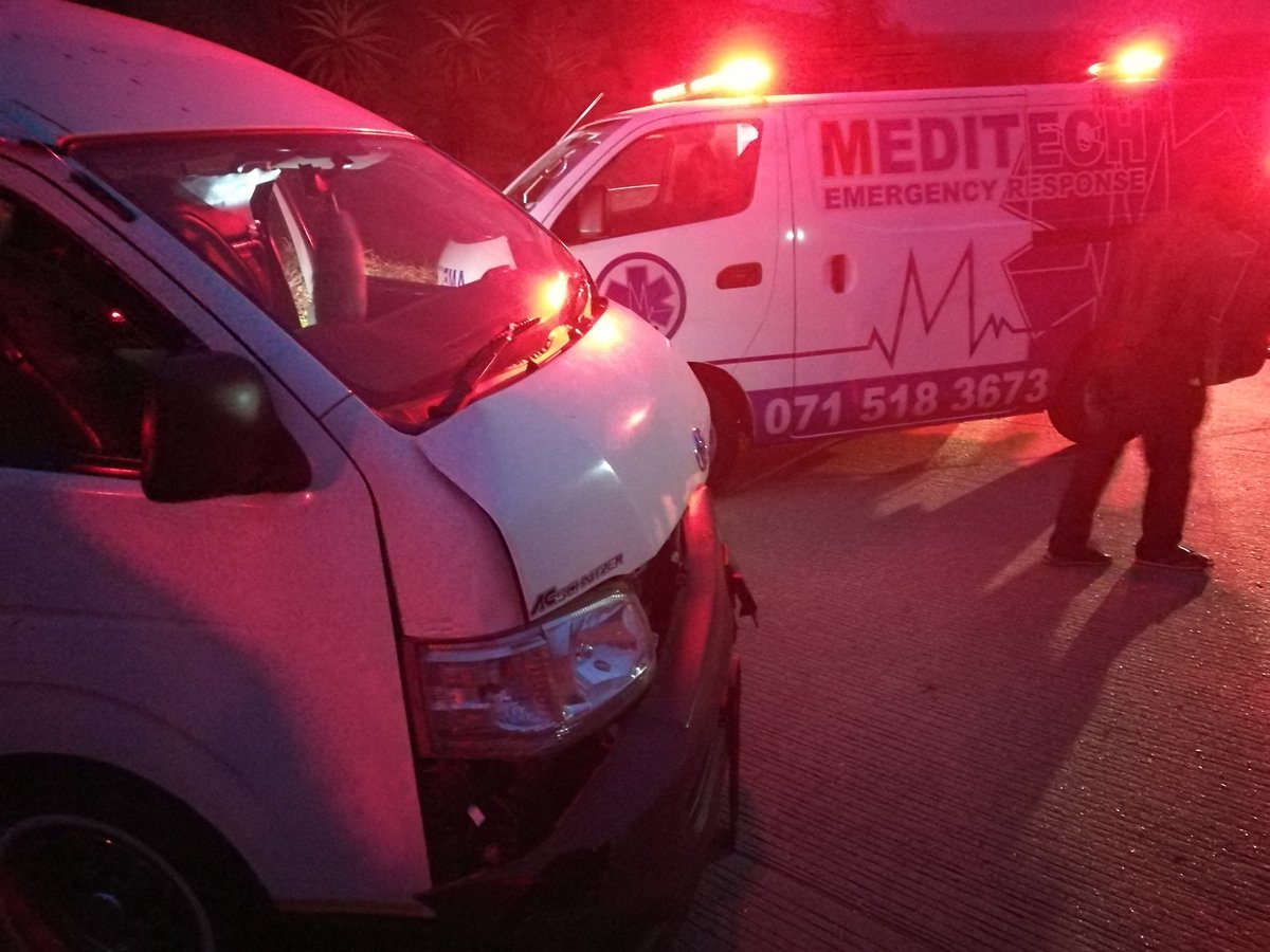 MeditechER's tweet photo. N3 Dbn bound before Peacevale Taxi mvc with injuries Meditech on scene with @rescuecare and @ER24EMS  treating and transporting injured @HighwayMail @FatalMoves @EMERGCONTROL @CnnAndreas @netstartraffic @TrafficSA @SAPAESA https://t.co/rfxBI4Q0vD