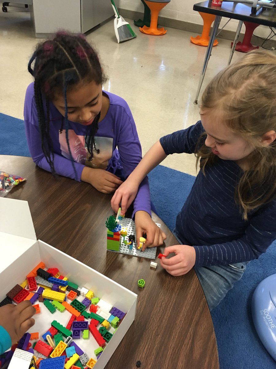 MrsForino's tweet photo. We narrowed our water uses down to the one we are using for the expo and we used #teamwork to design drinking stations. #HMRobotics https://t.co/YIKfzzPPnG