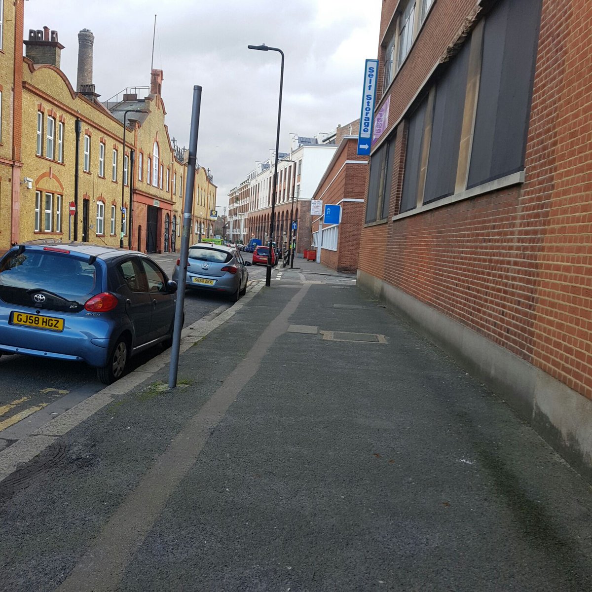 CllrGaryMalcolm's tweet photo. Vote Lib Dem and report dirty streets then we get them cleaned up #WarpleWay #StanleyGardens #acton #southfield #police https://t.co/7o8KWUJSBC