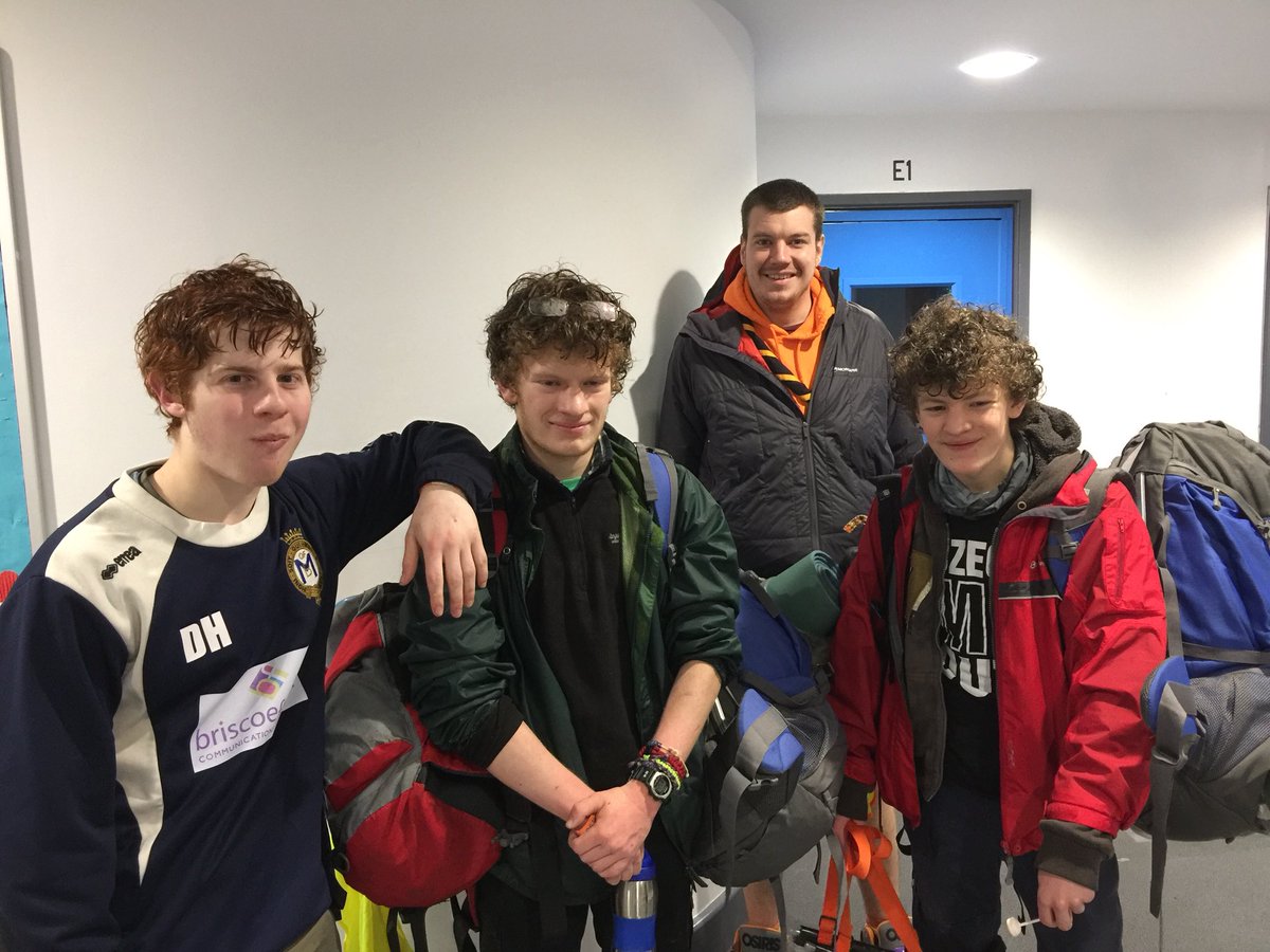 TerryTpk11's tweet photo. 50km hike in Chiltern Hills, one of the first groups to complete with CC, GLN, Jack Caine! #Southern50 https://t.co/yGfIvekf3j