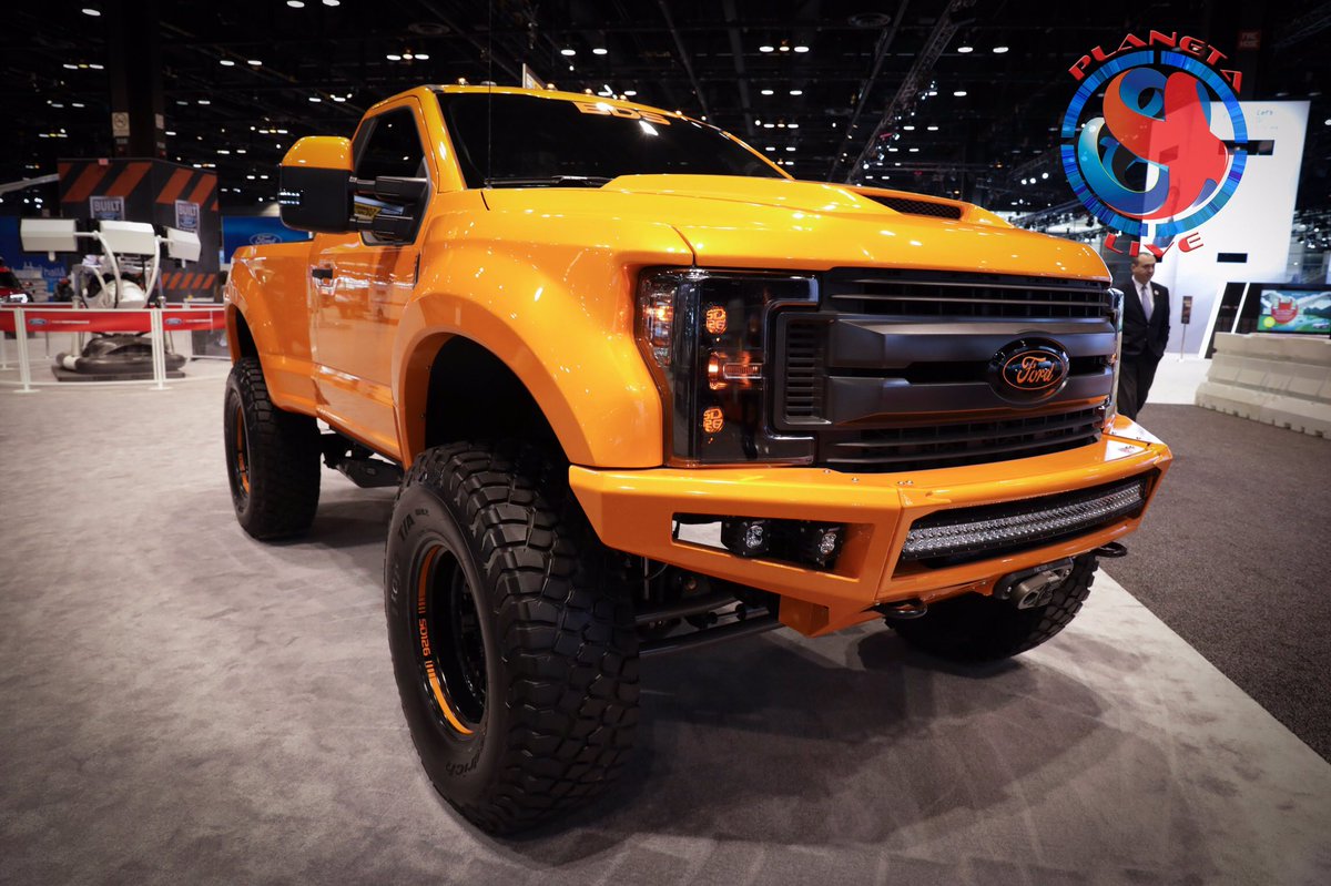 planetaxlive's tweet photo. Opening day at #chicagoautoshow #chicagoautoshow2018 @ChiAutoShow #ram #ford #jeep https://t.co/WkhvSCMqQb