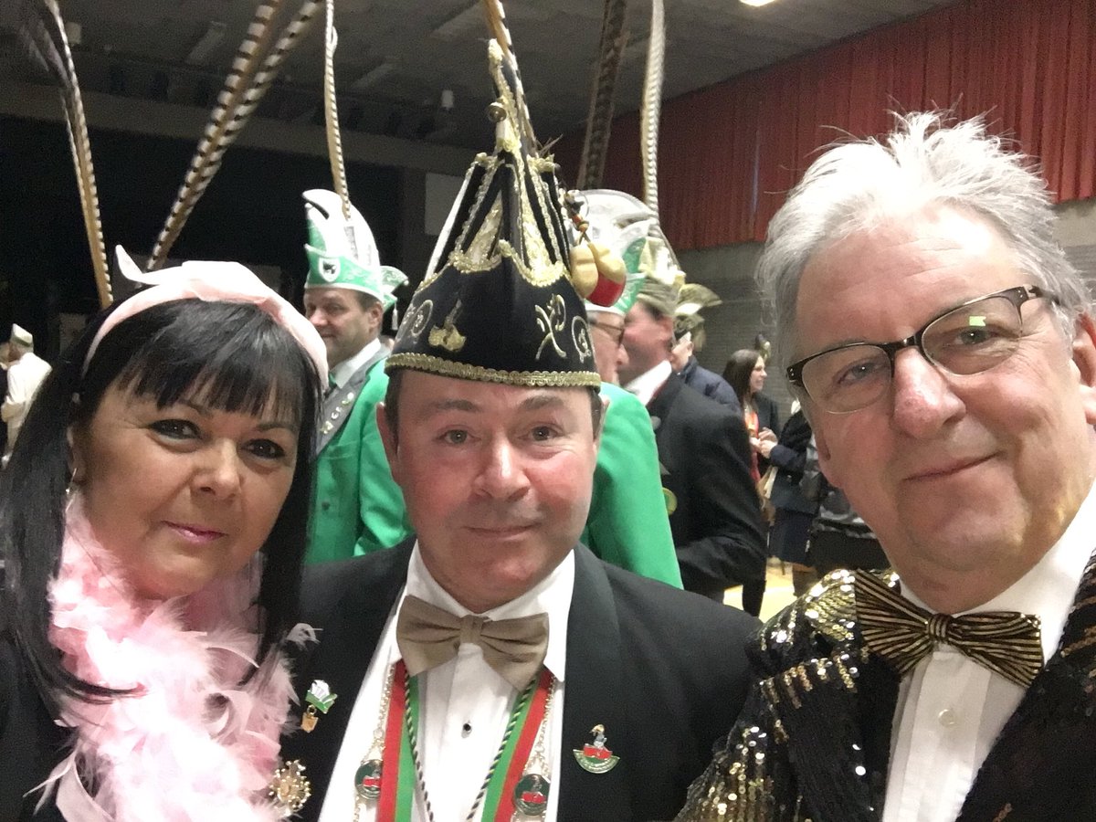 GKindermans's tweet photo. Hoe kan een schepencollege de macht overdragen als ze in de oppositie zit? Gezien in Heers. Alaaf https://t.co/60SNVf2go5