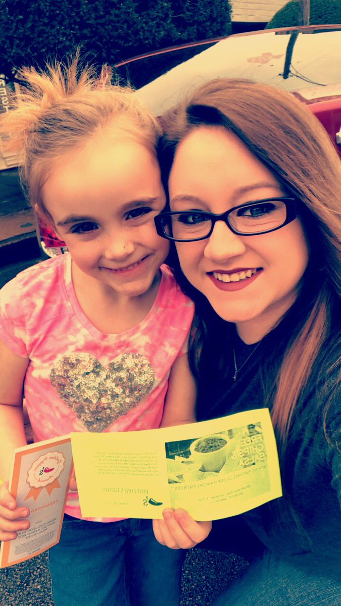Kaylaboren1010's tweet photo. Handing out coupons with my Mini 😍 #JacksonvilleTX #SwapAndShop #Chilis #Marketing https://t.co/AJW92ZO73C
