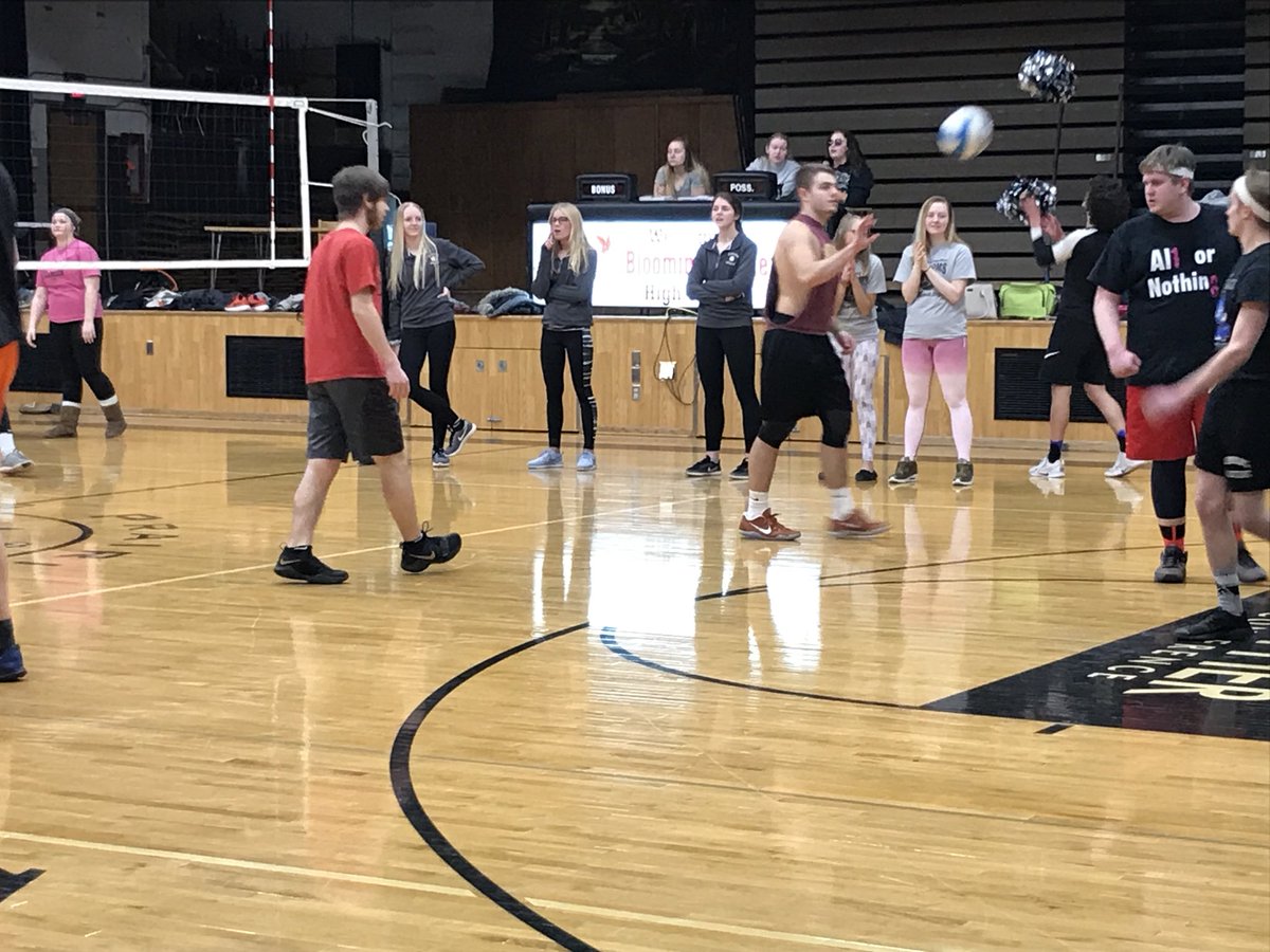 BPPSBlossoms's tweet photo. Powder buff volleyball #snowweek2018 https://t.co/cEB7ZrZHsB