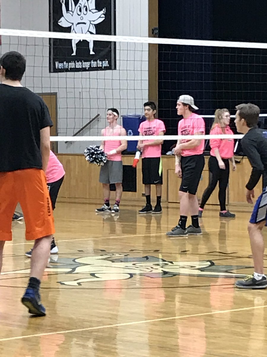BPPSBlossoms's tweet photo. Powder buff volleyball #snowweek2018 https://t.co/cEB7ZrZHsB