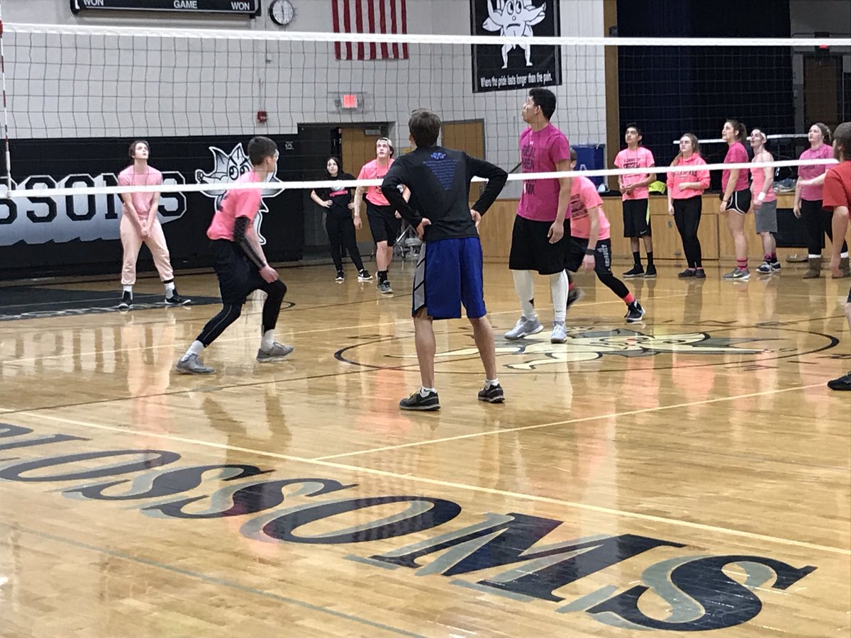 BPPSBlossoms's tweet photo. Powder buff volleyball #snowweek2018 https://t.co/cEB7ZrZHsB