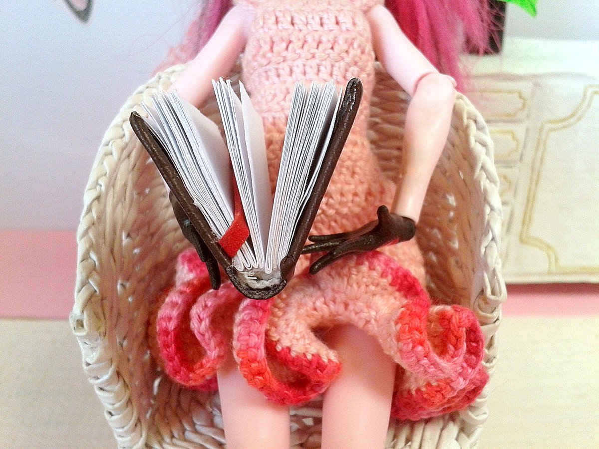 WickerHandmade's tweet photo. I finish making a miniature book. The book is with leather covers. The price is 10 USD, the link below. ♥♥♥
https://t.co/kqvyvneKqK
#wickerhandmade #DollMiniature #Miniature #Dollhouse #Diorama #book #Doll #miniaturebook #miniaturejournal https://t.co/hUeR5f2xvx