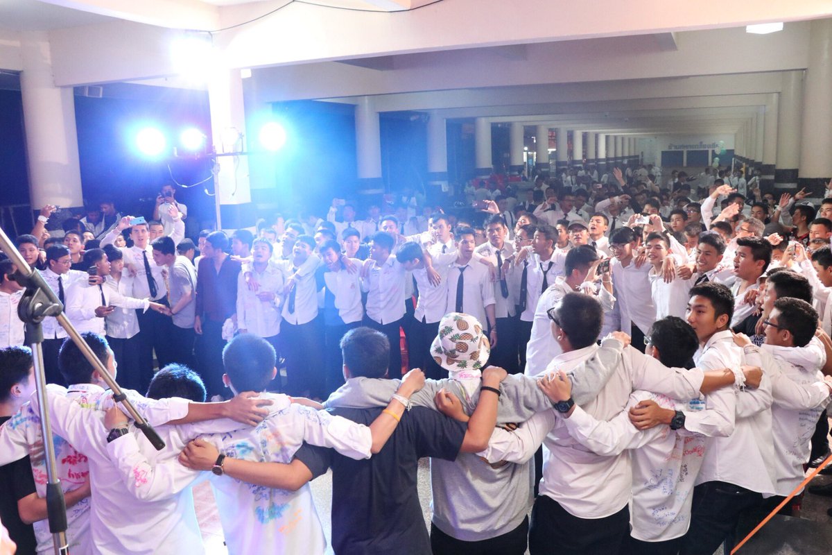 SinlCos's tweet photo. เรียนที่นี้ เติบโตที่นี้ มีเพื่อนที่นี้ โดดรั้วที่นี้ หลับที่นี้ เล่นไพ่ที่นี้ ทะเลาะกับครูที่นี้ ทำลายของที่นี้ จบที่แห่งนี้ แล้วรักมากเช่นกัน ต่อไปก็ไม่ได้ทำไรแบบนี้แล้ว
น้ำเงินขาว🔵⚪️ #ST38 https://t.co/LSoEzyZEVN