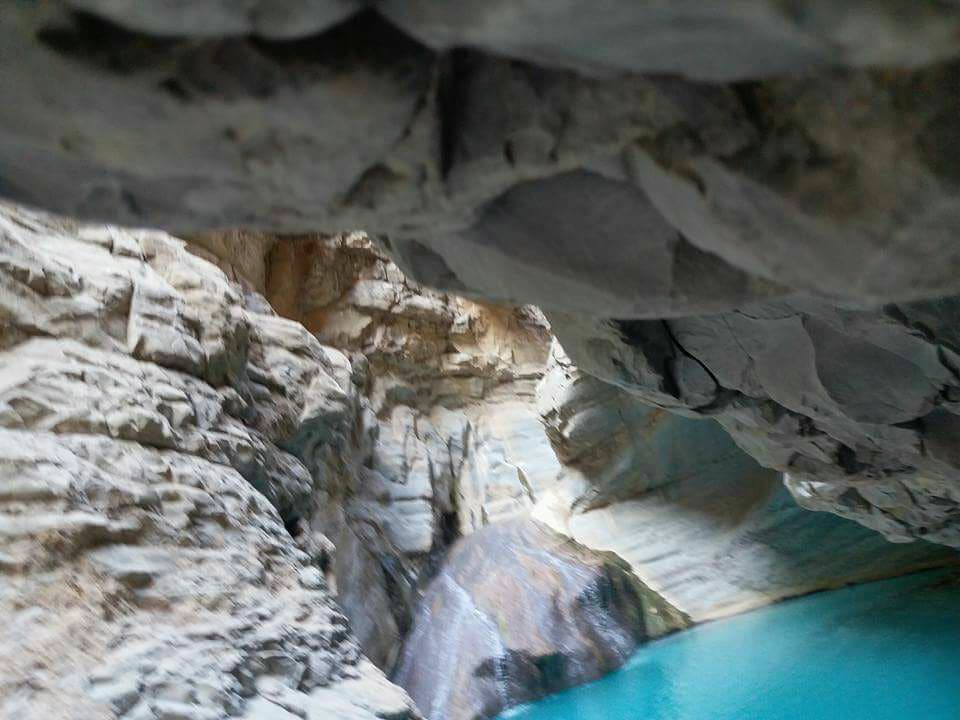 discoverbaloch's tweet photo. On earth there is no heaven, but there are pieces of it.
.
Mesmerizing Beauty of Charoo, Khuzdar, #Balochistan
PC: Nadir Khan
.
#Charoo #DiscoverBalochistan @zehri_Rubina @EhsaanMeer @mansoormansay @HemnaBaloch @atiqkurd @PakistanNature @Senator_Baloch https://t.co/yLvr7cylxq
