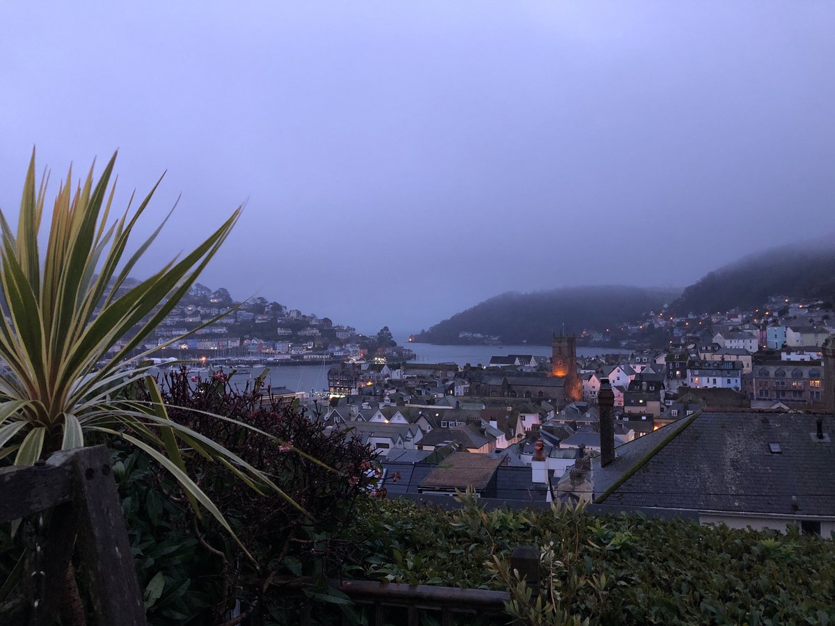 ListeningFest25's tweet image. Halftime in the 🏉 and #Dartmouth is a ghost town 😊