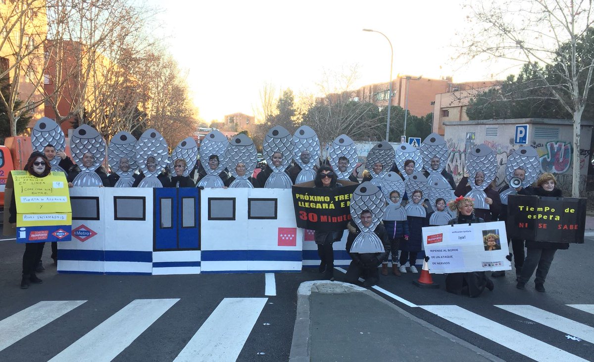 psoerivas's tweet photo. Los y las socialistas de #Rivas estamos de #Carnaval!!

Y lo hacemos reivindicando un Metro de calidad para nuestros/as vecinos/as!! https://t.co/ZWATkgaz3d