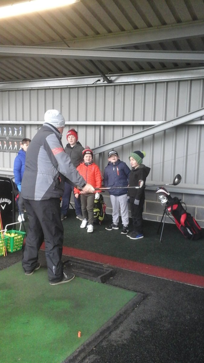 KevbbellKevin's tweet photo. Spencer and his junior pals out of the cold wind in the driving range today, learning about ball possision and stance when using the driver with Andy @AndyBrook4 @ClevelandGolfCL https://t.co/ZxAnxFX4sa