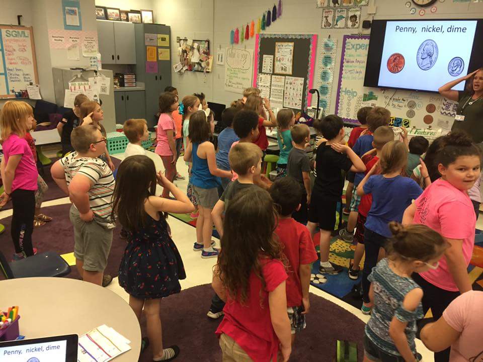 JenBu1022's tweet photo. Learning about coins through song! #firstgradefun https://t.co/xQNUuHt5UY