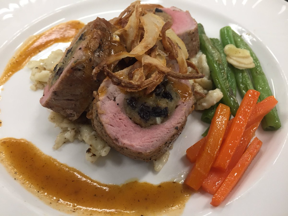 Some tasty @albertapork <a href="/NAITCulinary/">NAIT Culinary Arts</a> <a href="/HSCCYeg/">HSCC</a> As students present Main course #hscc2018