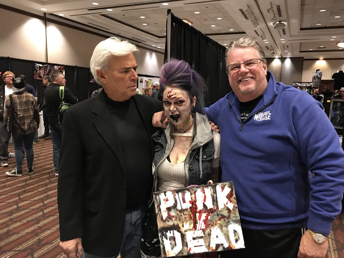 bruceprichard's tweet photo. Not just old guys @AstronomiconMI  but we have hot zombie chicks too! @EBischoff #gotdead https://t.co/zLXtWEC1u7