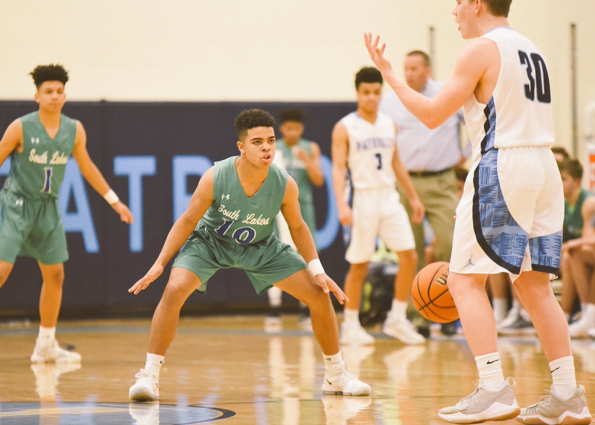 wokeupjoseph's tweet photo. Always cool to EARN awards for hard work. 1st Team All-Defense in the Conference for Basketball🏀 and Football🏈 is quite unique as well as knowing that putting all my heart in each game pays off ❤️. Looking forward to cutting down a net this week, Inshallah. #ShowJoe🎬Island🌴 https://t.co/iiHTuo7uEi