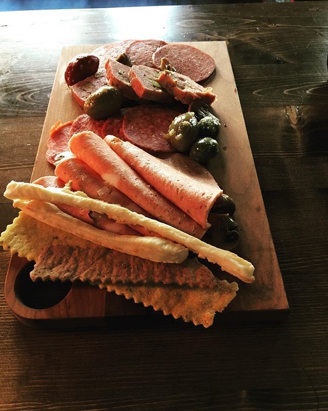 ChinchedBistro's tweet photo. We have expanded our lunch menu to include a #delisampler which includes a selection of 4 #housemade #charcuterie items, can’t go wrong for a quick lunch #nlfood #throwsaltonit #deli #extraolives #allmeatallday https://t.co/m5YGYoo5OA https://t.co/NRDyKzoaOl