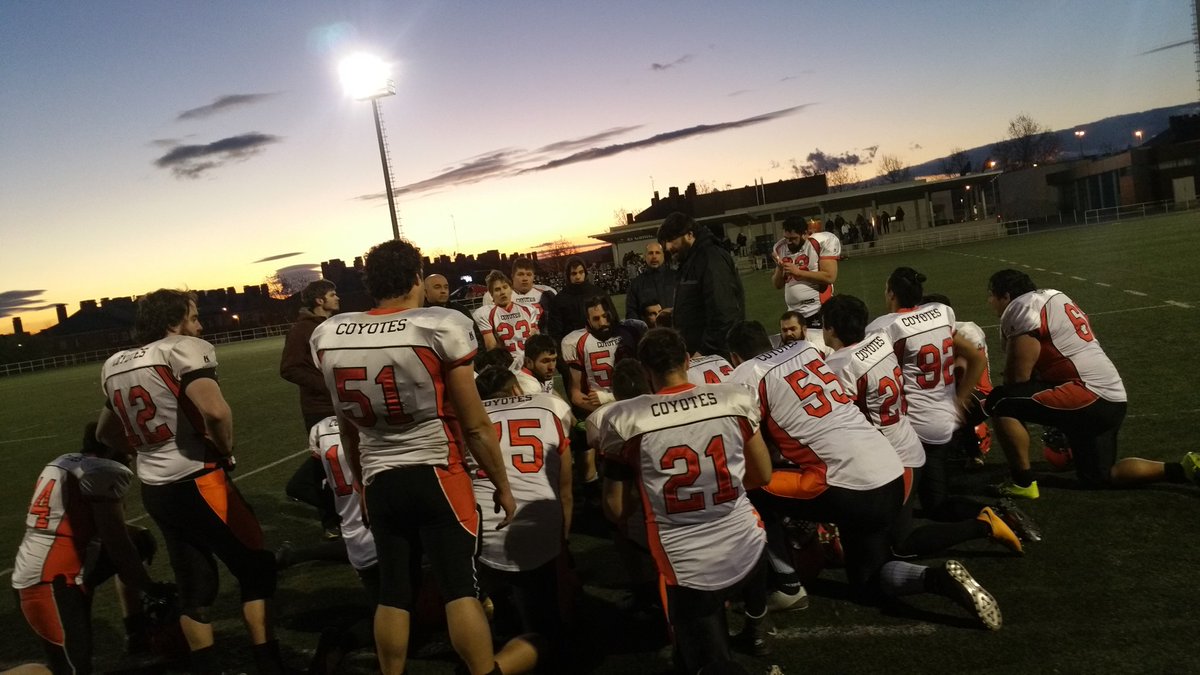 Final en El Cantizal

@BlackDemonsFA 41 - 0 Coyotes #Santurtzi 

#LNFASeriaA

🏈 #GoCoyotes