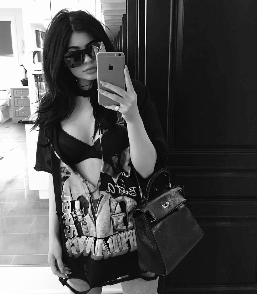 FamousBaseRPG's tweet image. • Kylie Jenner •

》 @ImzKylieJenner