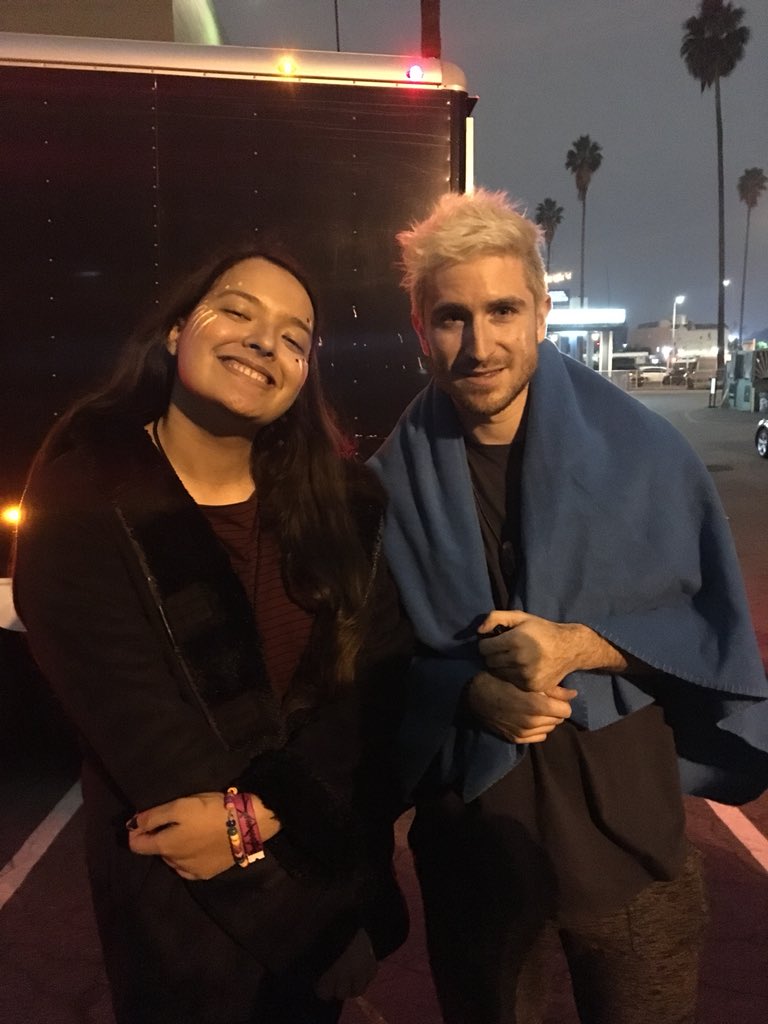 makiedoodle44's tweet photo. thank you nick for everything these past few days 💓 safe travels the rest of tour 🌟 https://t.co/PPZOyFIKGW