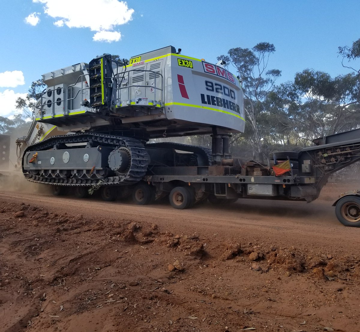 BiancaFernet's tweet photo. Attn #LITHIUM lovers! Episode 3: The Wizards of Oz of the Global Lithium Podcast is now live at https://t.co/X9v5Tz0OY5 &amp; iTunes. @globallithium and I are joined in Perth by @Neometals_ASX to discuss the #HardRock story and recount our visits to @AlturaMining &amp; @PilbaraMinerals https://t.co/Rzw2YcAVkh