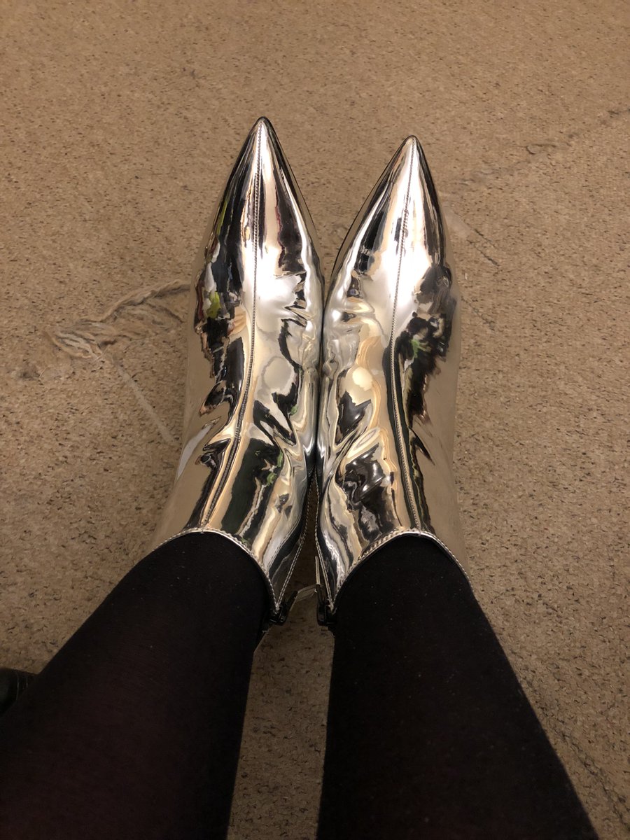 SLAtweet's tweet photo. I do love a sale bargain! #newarrivals #shinyshoes #ankleboots #chrome #mirror #pointytoe https://t.co/7244gUUFLv