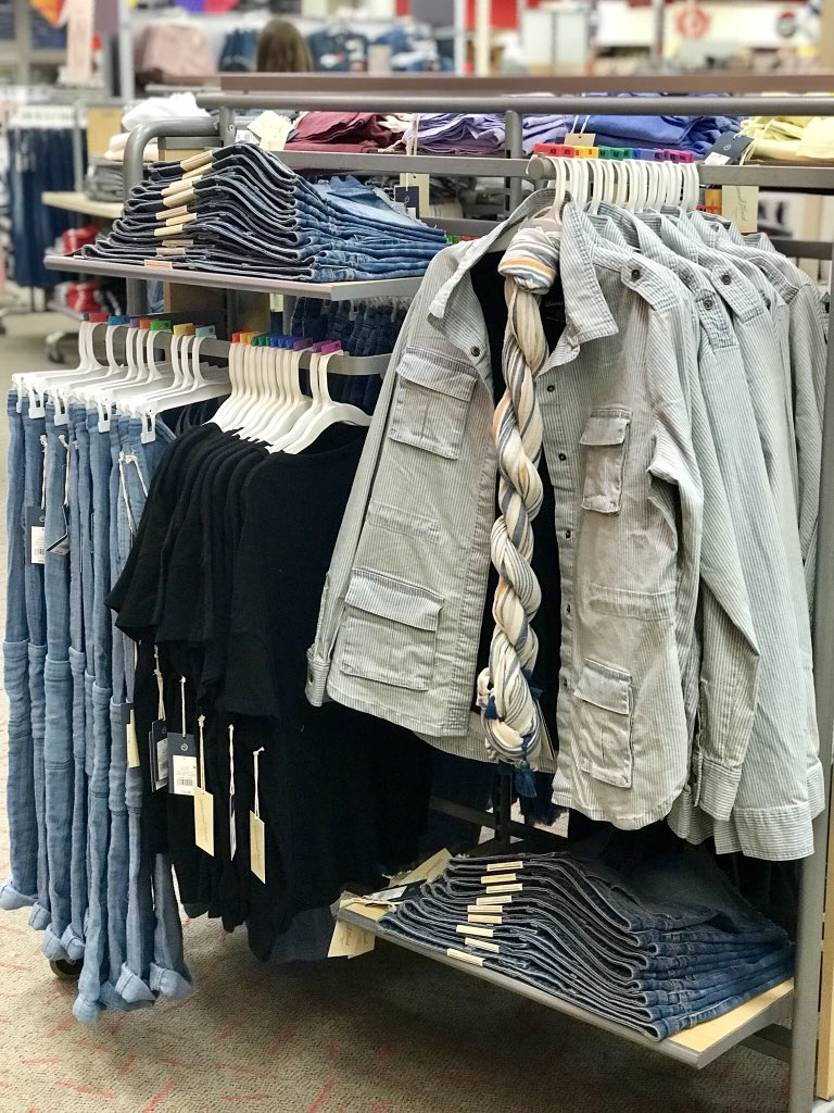 adamdvniel's tweet photo. Keeping standards high in Universal Thread. Definitely in my top 3 favorite brand launches! โ #newandonlyattarget #universalthread #targetstyle #winningtheweekend https://t.co/T1X8GQX1do