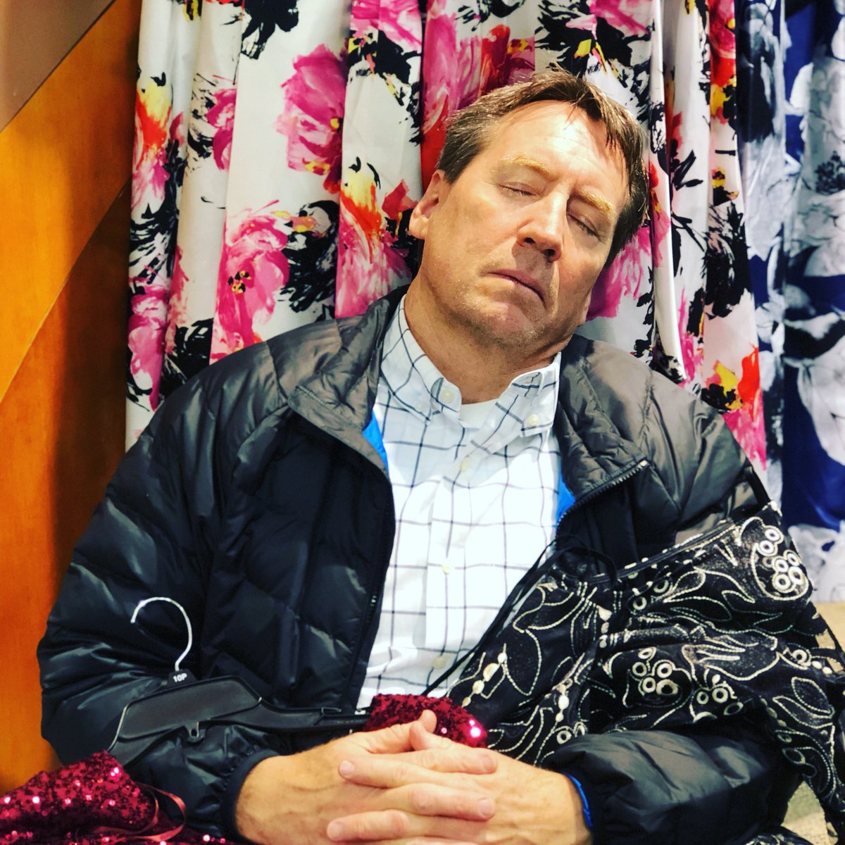 jeffwickerradio's tweet photo. How else would I spend my Saturday!!! #justshootme #Happywife @JDRFCVC gala @Mix981Richmond https://t.co/I6wo3sYxPq
