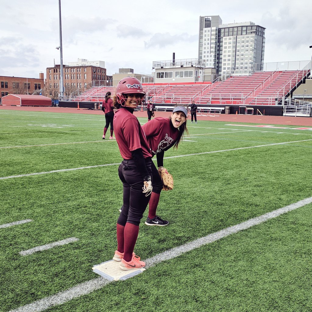 mitsoftball's tweet photo. Saturday #turftime #mitsoftball #heydevheeeey https://t.co/XTu8QTkxBv