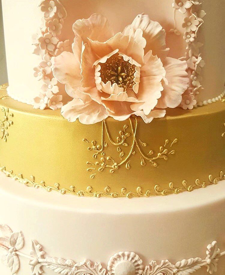 KhushMag's tweet photo. The devil is in the detail, and @CakesbyK knows a thing or two about details and flavours. 

Check off the #weddingcake on your to-do-list ✅ https://t.co/OZoVjak7UV