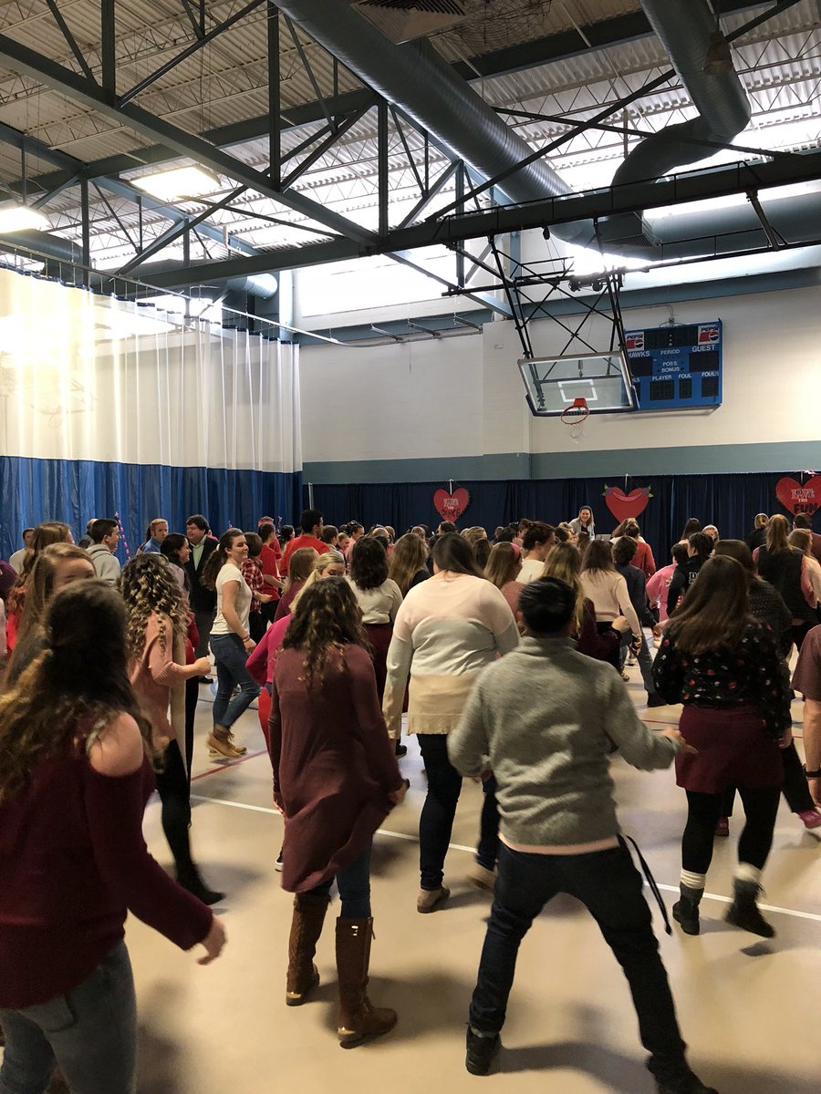 sacmeeliacenter's tweet photo. The dancing has started! Come join in on the fun! #sacvalentinesdaydance #saintanselmcollege #engagewithintention #saintanselm https://t.co/qfy0iKiuQZ