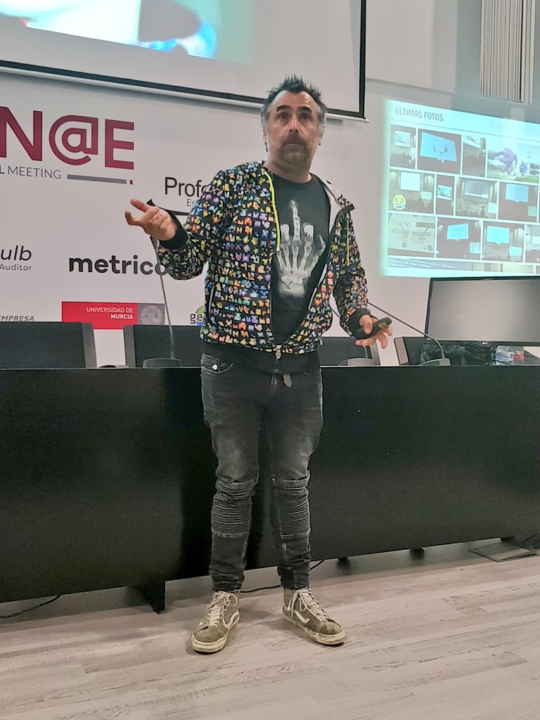 GuillermoFotoG's tweet photo. @sicodeandres arrollador en su ponencia de #enaedm. #SEO con energía.
#somosENAE #LinkBuilding https://t.co/agfK6MgjL0