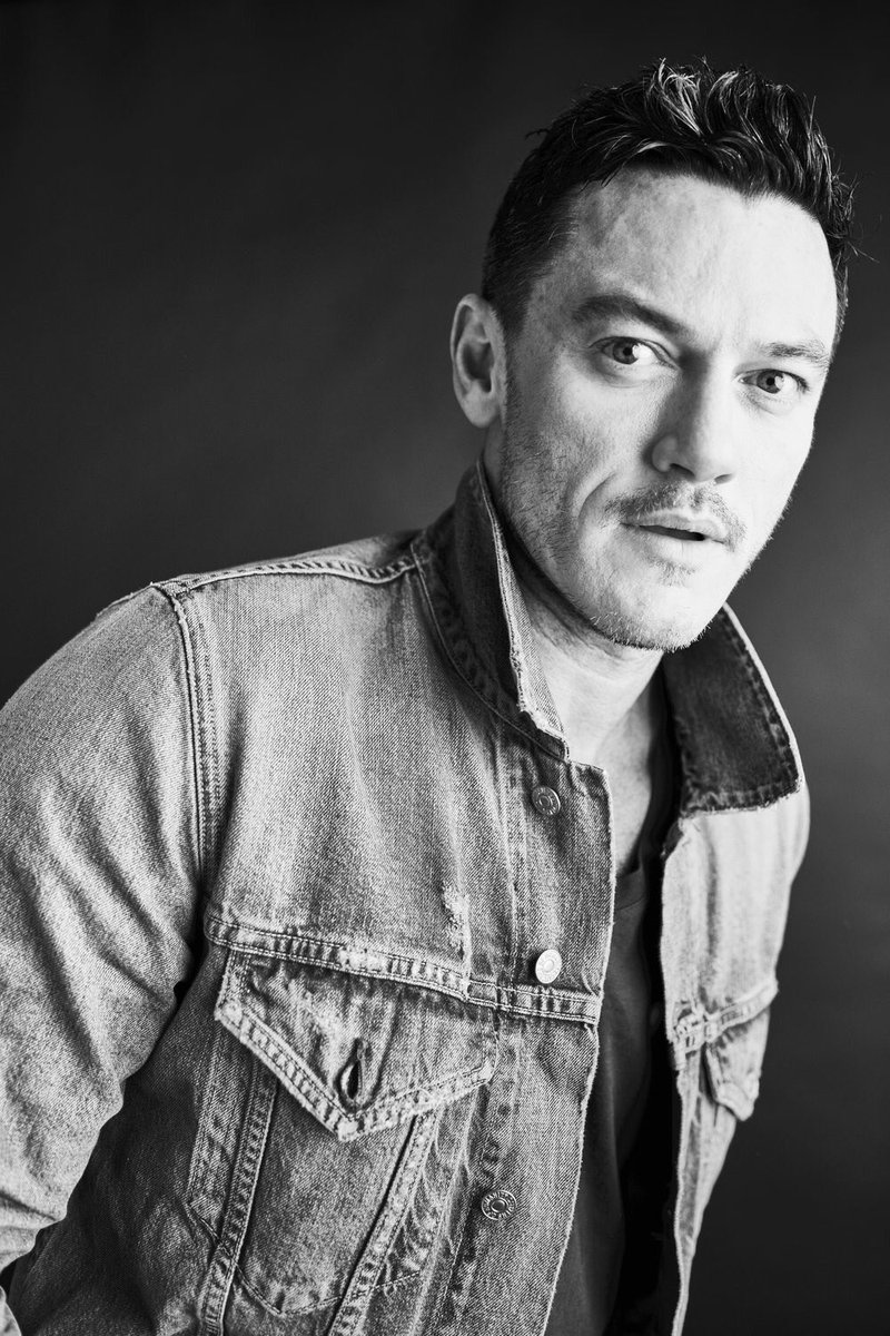 MarieDelangeArt's tweet photo. Link source @luke3vans6779 cette photo de pause de #lukeevans me fait #délirer #rever c’est sur que c’est lui ??? Bien sûr !!!! #adorable #luke #whaoo 👑🎨🌹🍓🍓🍓🍓🍓🍓🍓🍓🍓🍓🍓🍓🍓🍓🍓🍓🍓🍓🍓🍓🍓🌗🌘🌑🌒🌓🌔🌙🌎🌍🌏🌦🌧⛈🌩🌨❄️⛄️💨🌊☂️☔️💦🌫🌈🌪🔥💥☀️☀️☀️ https://t.co/xXkTQXLa60