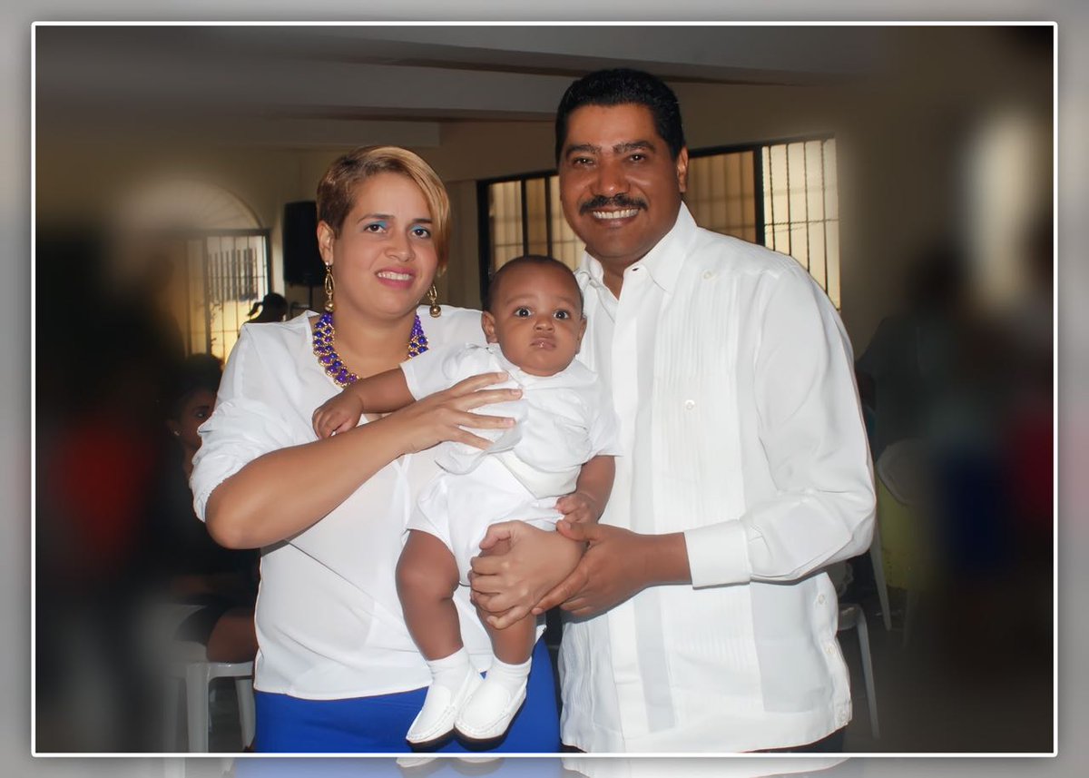 JesusFelizSDN's tweet photo. Posando con mi ahijado Adrian, su madrina Dra. Cabrera y mis compadres @joelperezjorge y esposa. https://t.co/qfPnx3s5xt