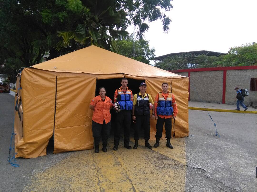PCivilTáchira (@pciviltachira) on Twitter photo Instalamos la carpa para el Puesto Operativo Vigente durante la Carnavales de la frontera en San Antonio del #Táchira #10Feb Siempre activos y listos para atenderlos <a href="/JaiberthZ/">Jaiberth Z</a> Instalamos la carpa para el Puesto Operativo Vigente durante la Carnavales de la frontera en San Antonio del #Táchira #10Feb Siempre activos y listos para atenderlos <a href="/JaiberthZ/">Jaiberth Z</a>