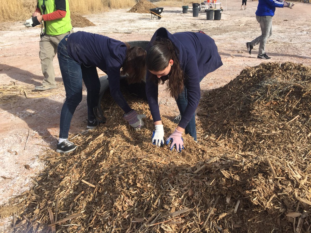EastTechNHS's tweet photo. @EastTechTitans @NationalHonorSo East Tech NHS working hard this morning. #WetlandsPark https://t.co/gBPIahF633