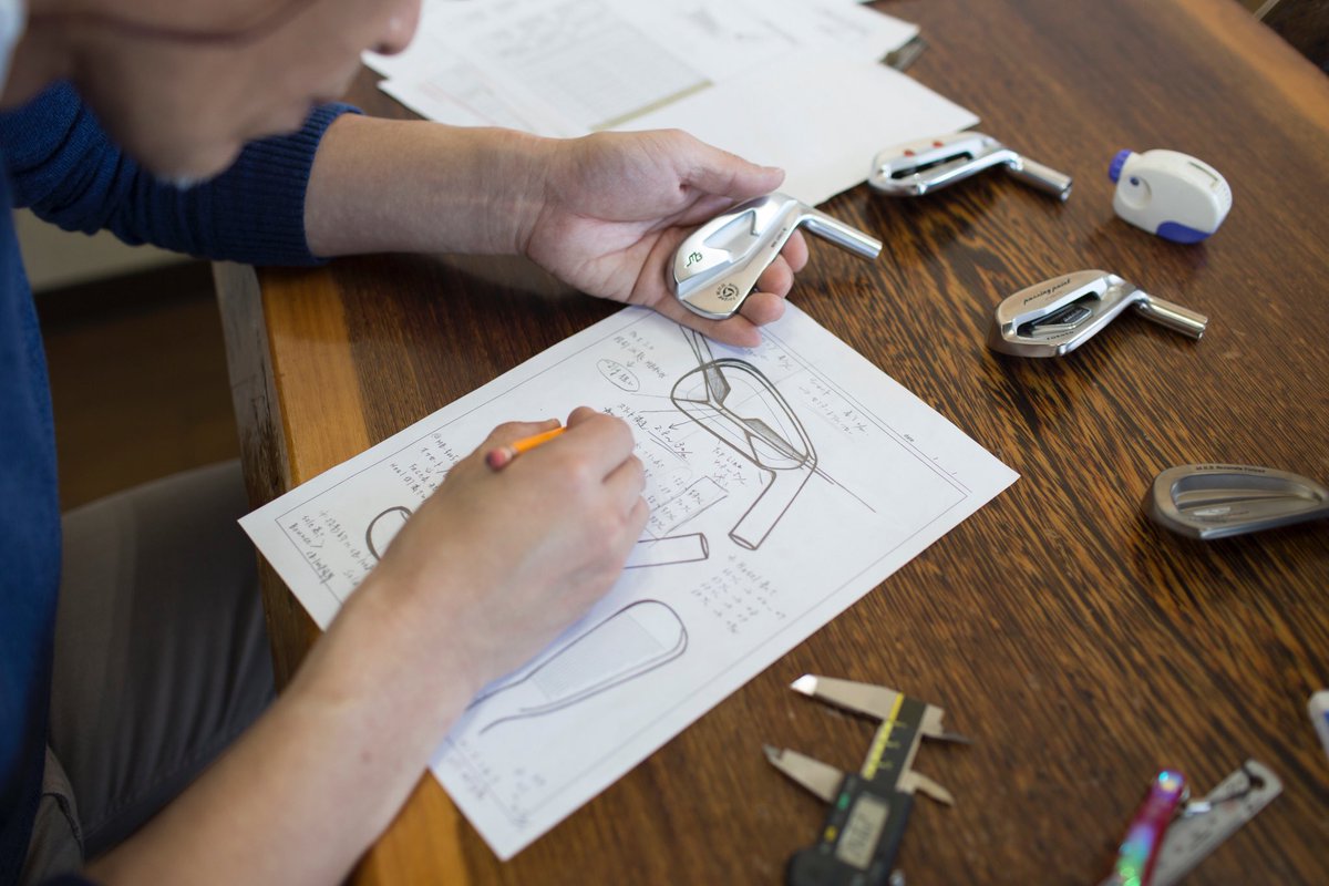 MiuraGolfInc's tweet photo. Shinei Miura sketching the MC-501.
#MiuraGolf #DiscoverPerfection #TheMiuraWay https://t.co/RnJ7CH1W19