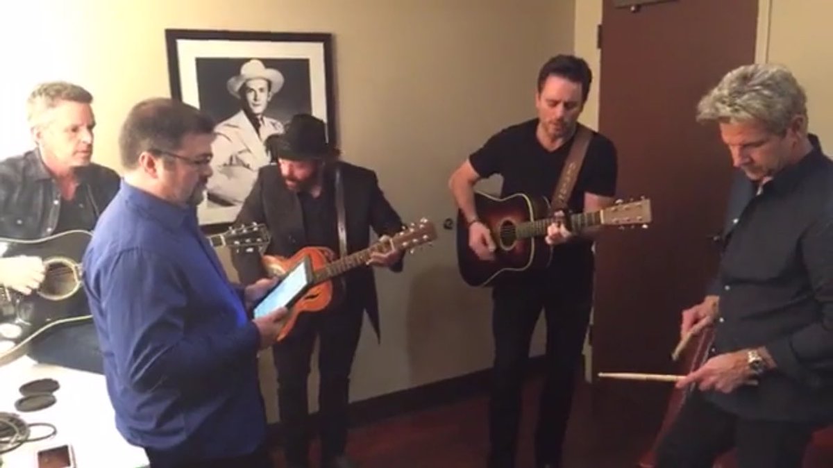 vickytreherne's tweet photo. Looking forward to @CharlesEsten playing @opry tonight so an #ESFFlashback seems in order - bcos I remember the first time I heard #28 was a backstage clip from the Opry with @colinlinden & @SixwireOfficial
Ever since I heard it got my β€οΈ humming along to a blue sky melody πΆ https://t.co/TjY72oNEdl